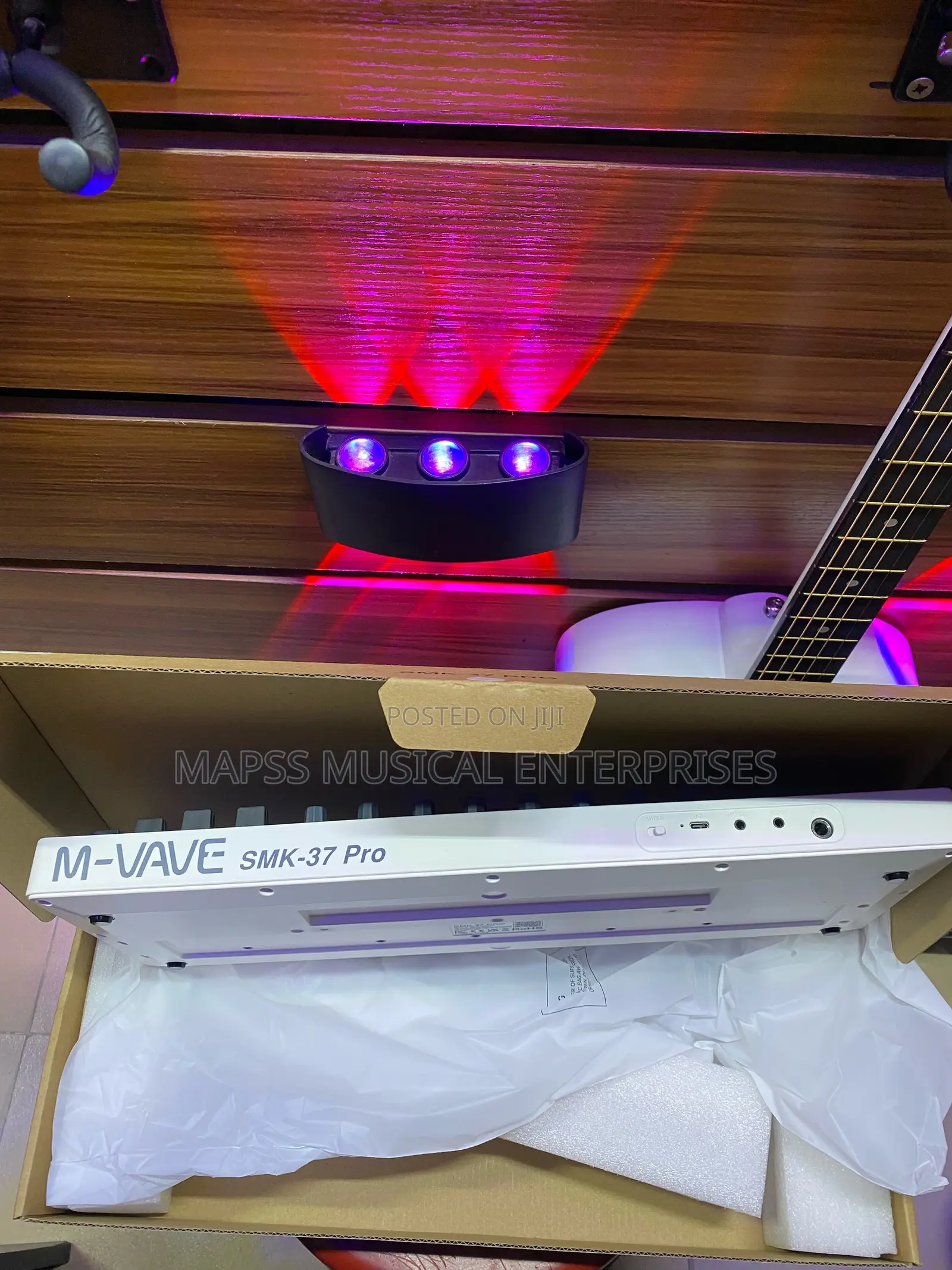 M-Vave SMK-37 Pro, a Portable 37-Key Wireless MIDI Keyboard Controller
