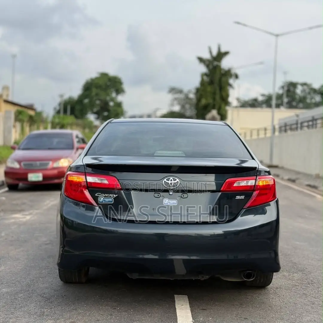 Toyota Camry SE 4dr Sedan w/Prod. End 11/13 (2.5L 4cyl 6A) 2014 Black