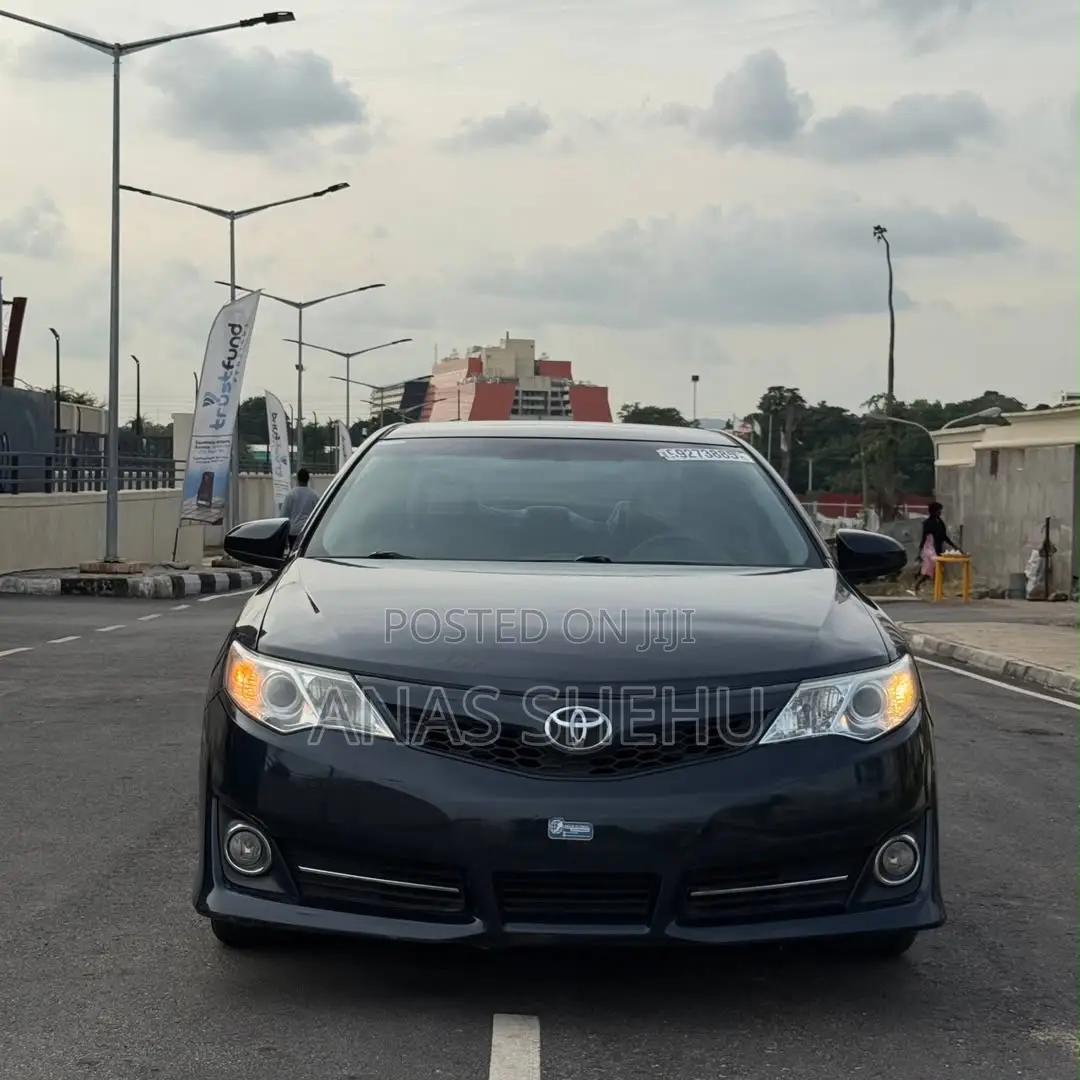Toyota Camry SE 4dr Sedan w/Prod. End 11/13 (2.5L 4cyl 6A) 2014 Black