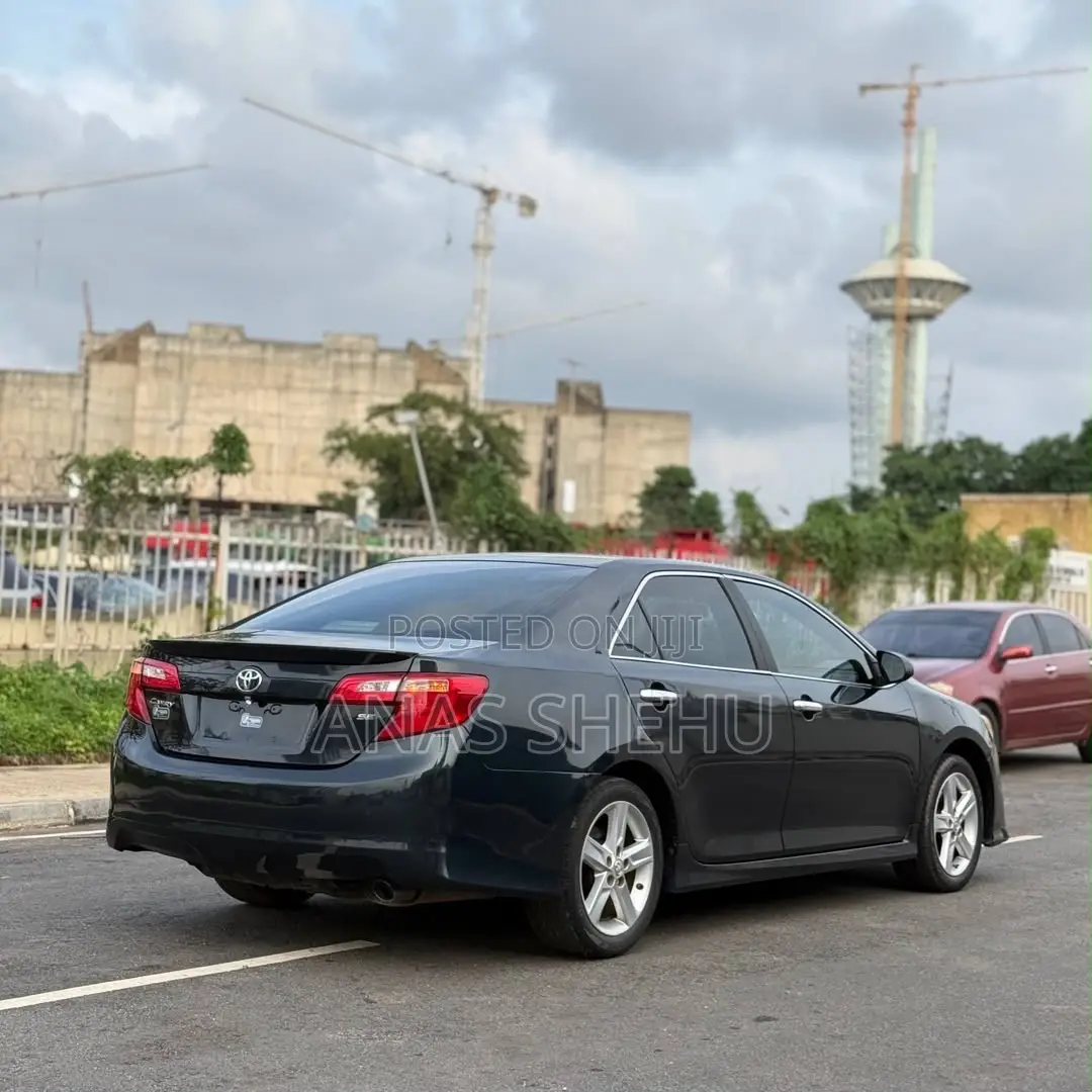 Toyota Camry SE 4dr Sedan w/Prod. End 11/13 (2.5L 4cyl 6A) 2014 Black