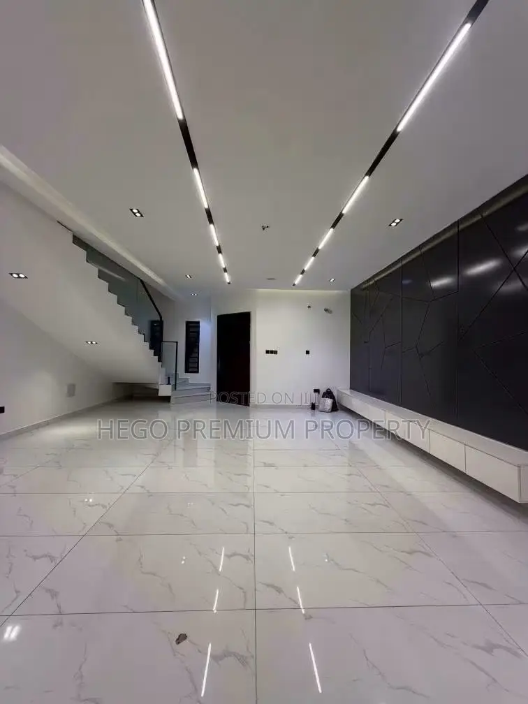 4bdrm Duplex in Woji Estate for sale