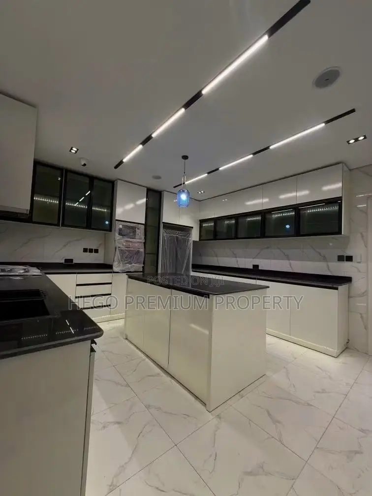 4bdrm Duplex in Woji Estate for sale