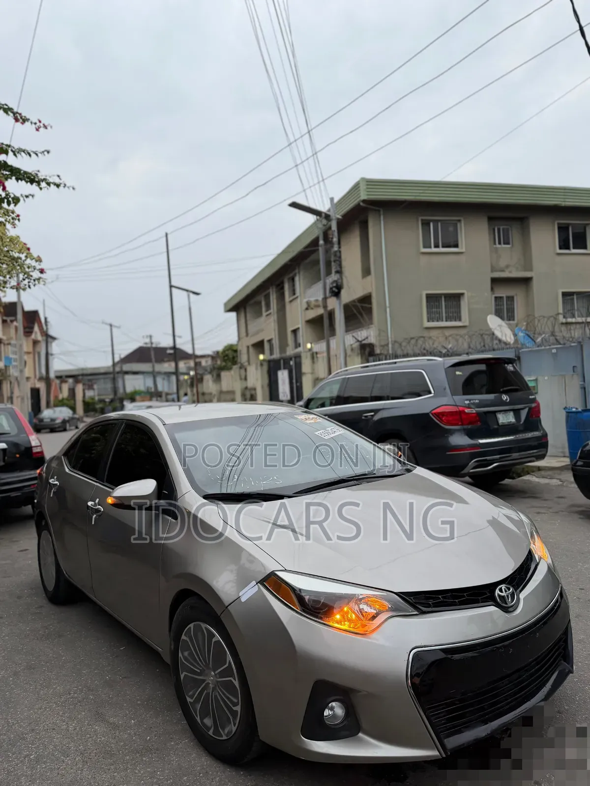 Toyota Corolla S 4dr Sedan (1.8L 4cyl CVT) 2015 Gold