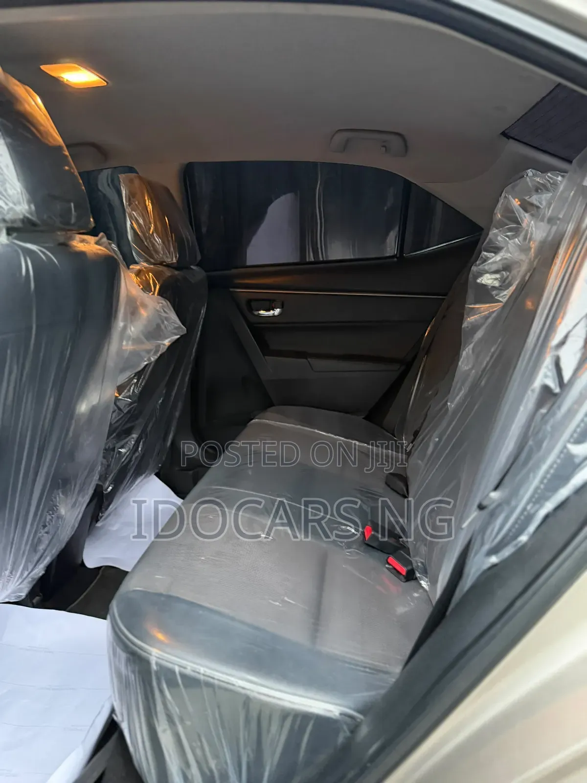 Toyota Corolla S 4dr Sedan (1.8L 4cyl CVT) 2015 Gold