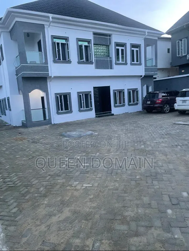 2bdrm Block of Flats in Peninsula Estate for rent