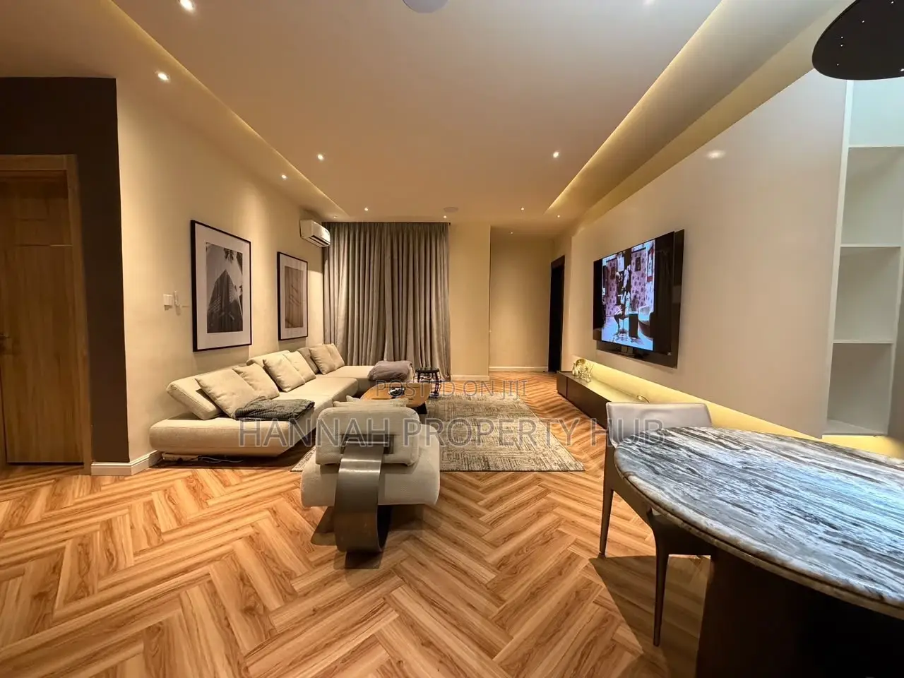 New Uniquely Designed 2 Bedroom Apartment With Pool and Ps5