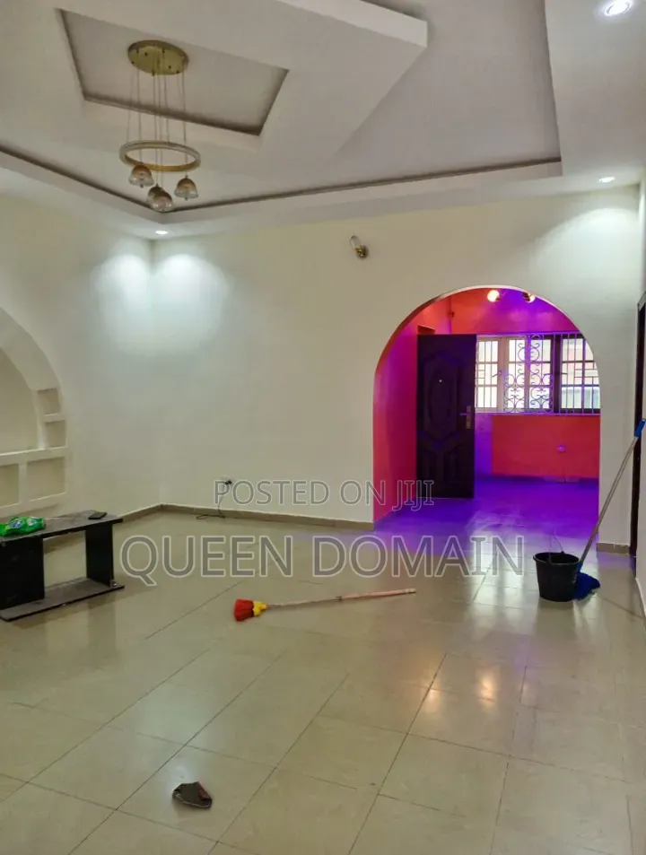 3bdrm Block of Flats in Paradise Estate for rent
