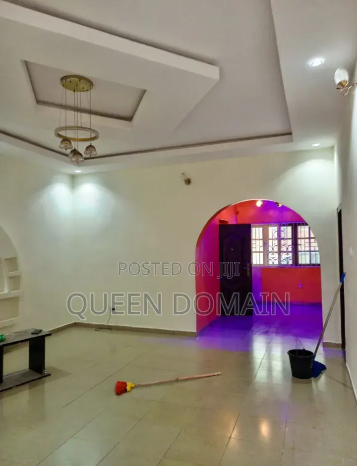 3bdrm Block of Flats in Paradise Estate for rent
