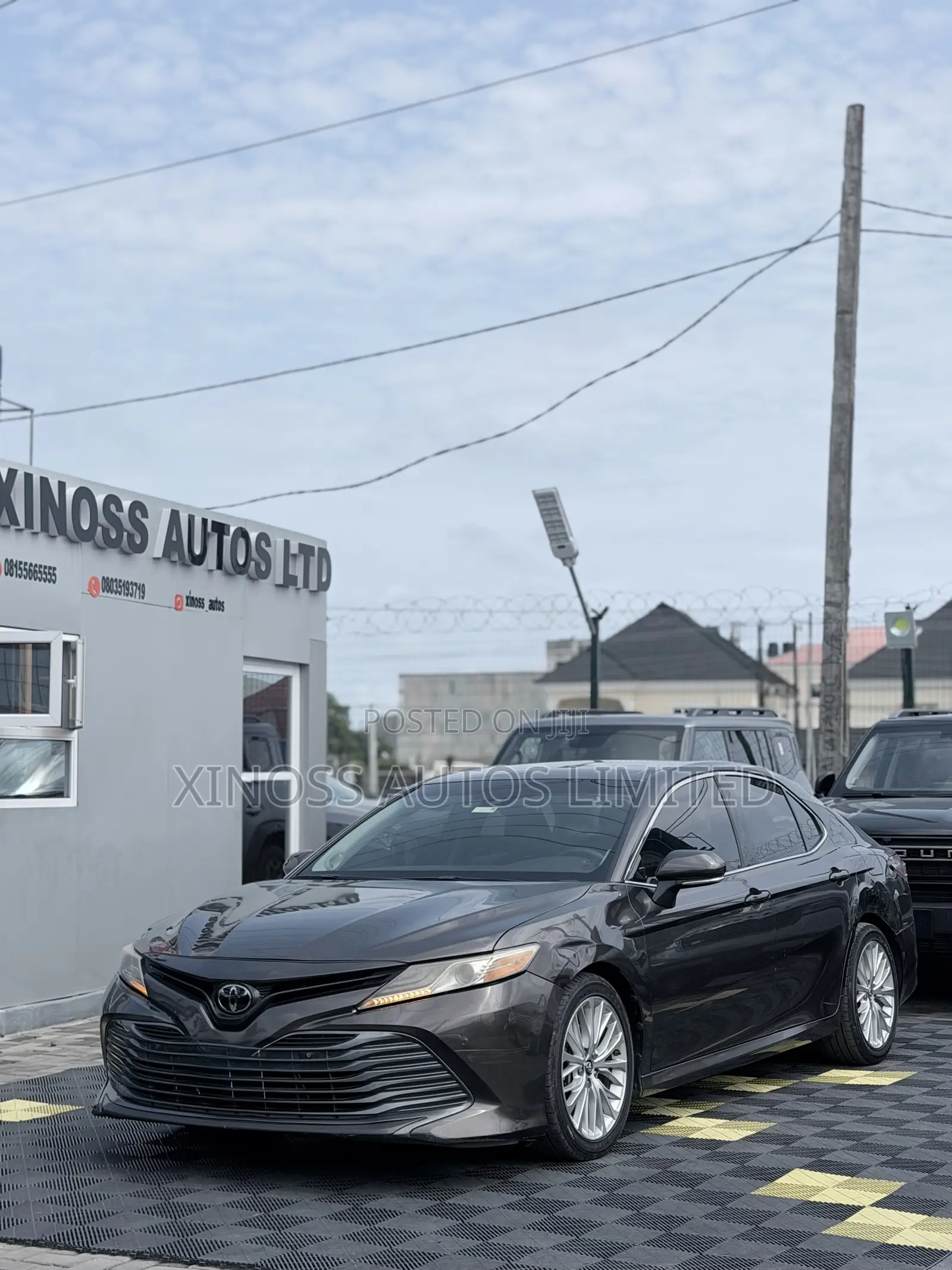 Toyota Camry XLE FWD (2.5L 4cyl 8AM) 2018 Brown