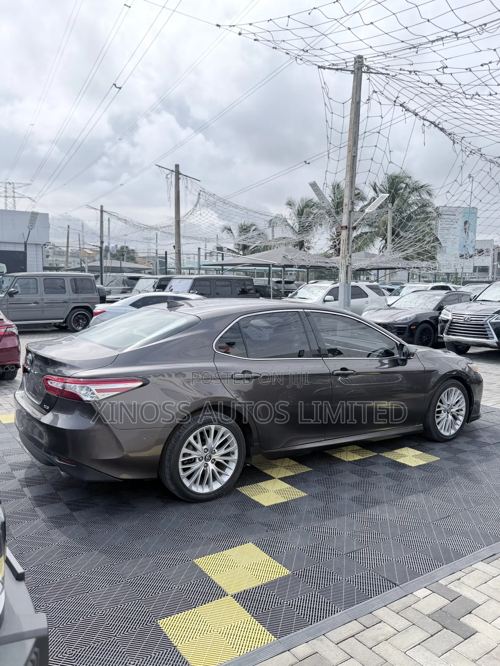 Toyota Camry XLE FWD (2.5L 4cyl 8AM) 2018 Brown