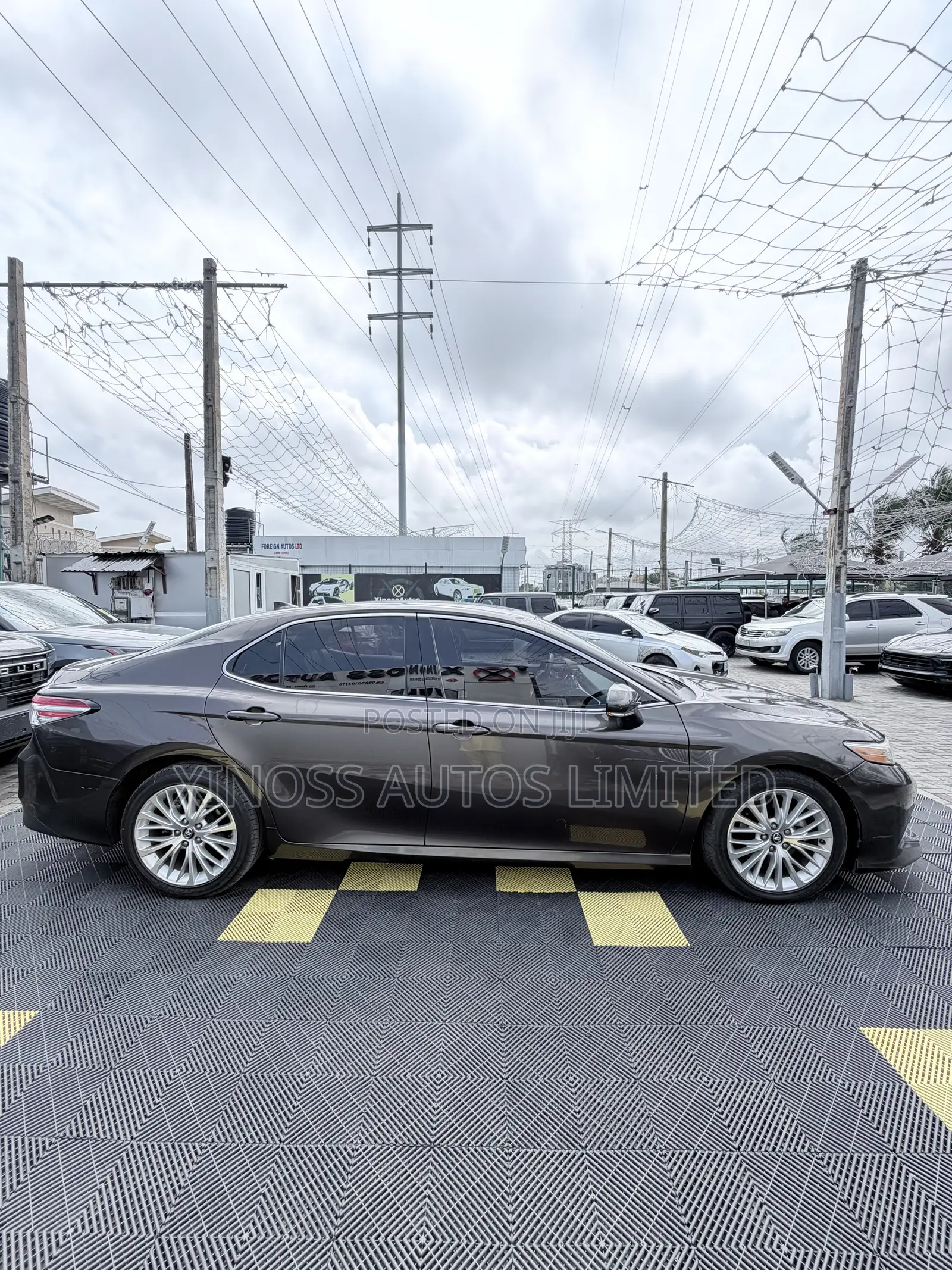 Toyota Camry XLE FWD (2.5L 4cyl 8AM) 2018 Brown