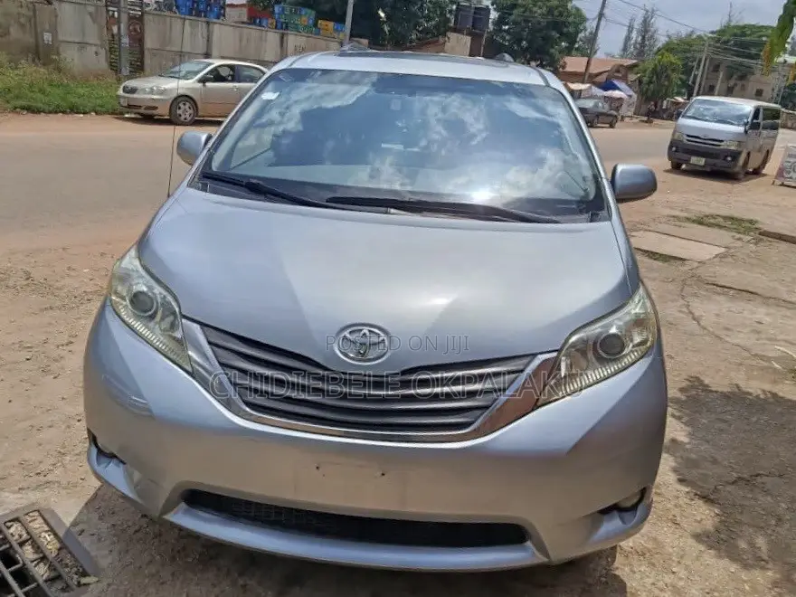 Toyota Sienna 2012 Gray