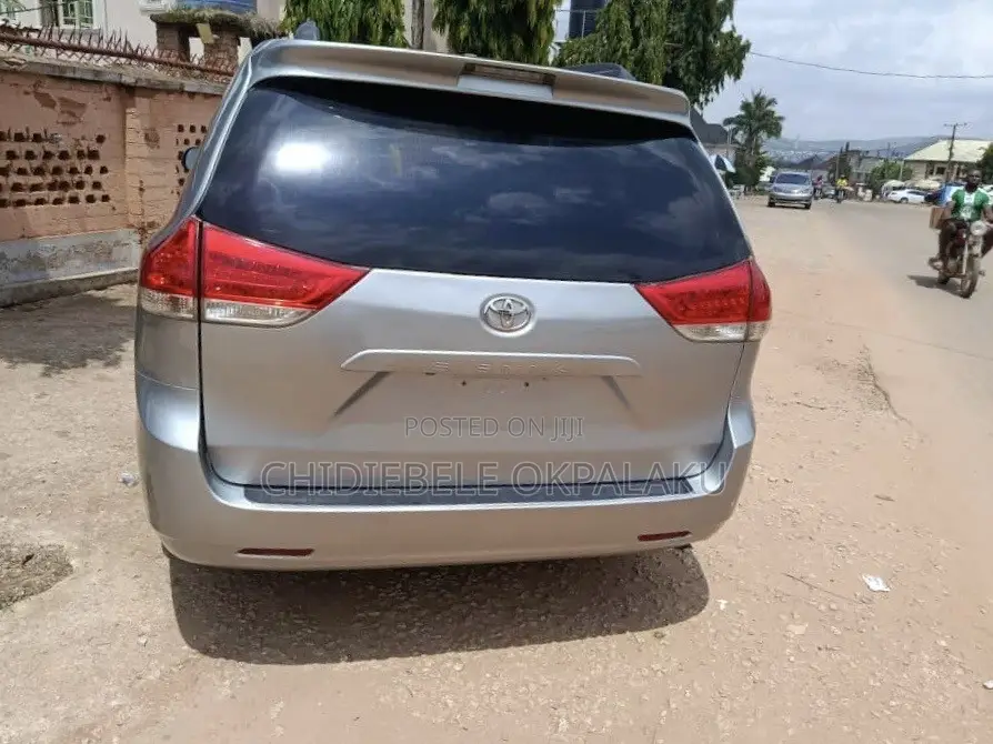 Toyota Sienna 2012 Gray