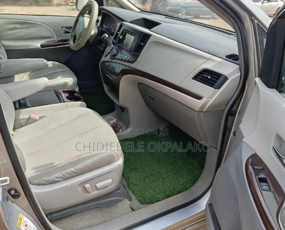 Toyota Sienna 2012 Gray