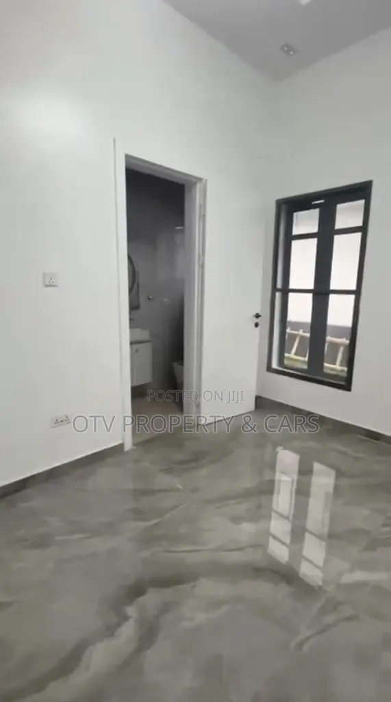5bdrm Duplex in Osapa london for sale