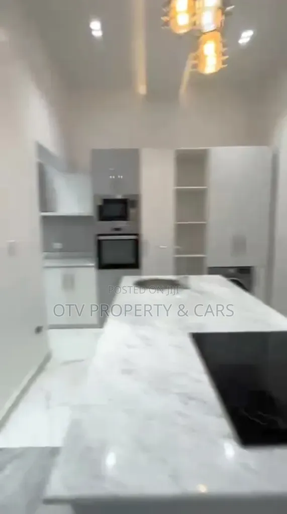 5bdrm Duplex in Osapa london for sale