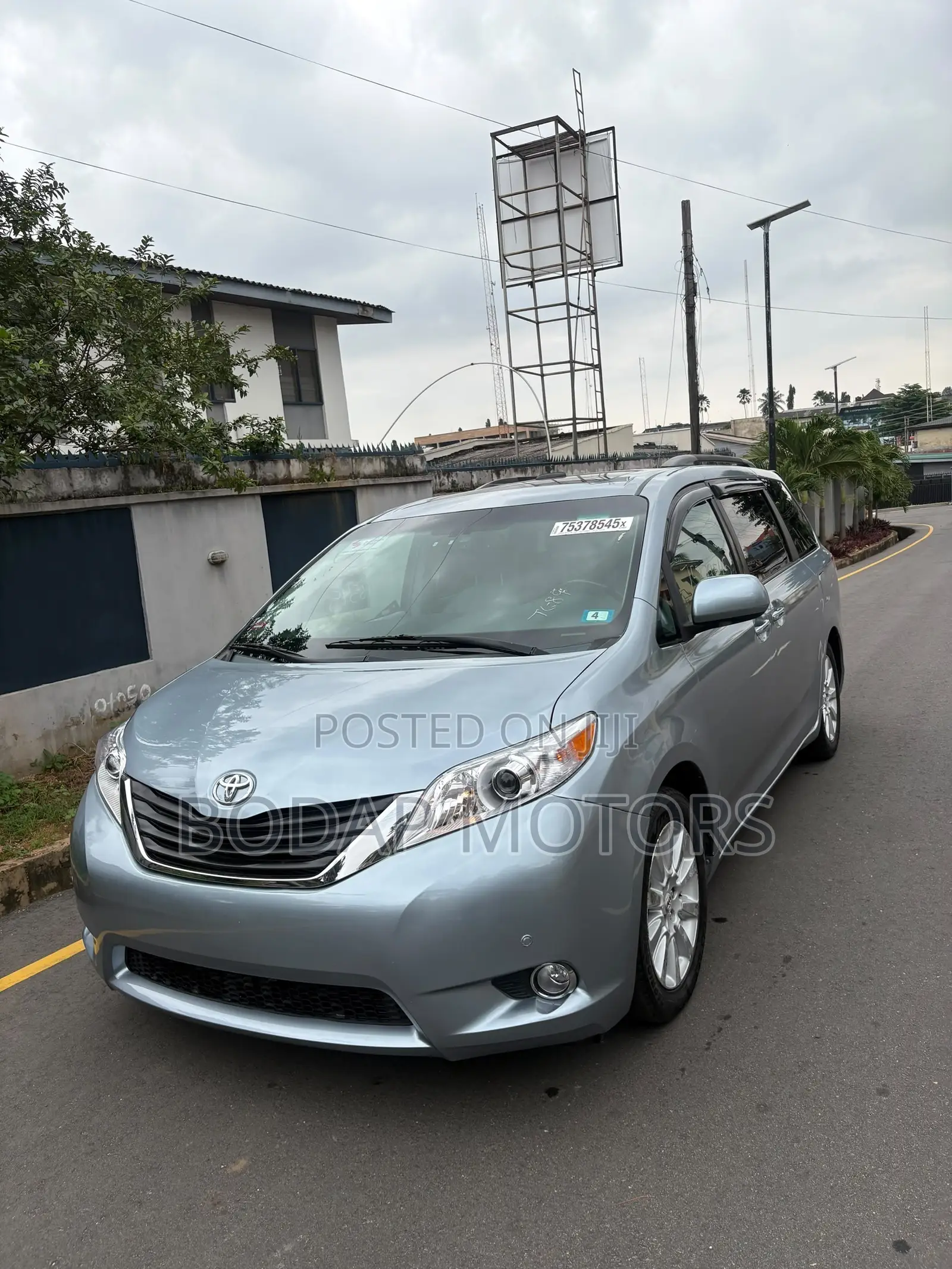 Toyota Sienna 2012 Silver