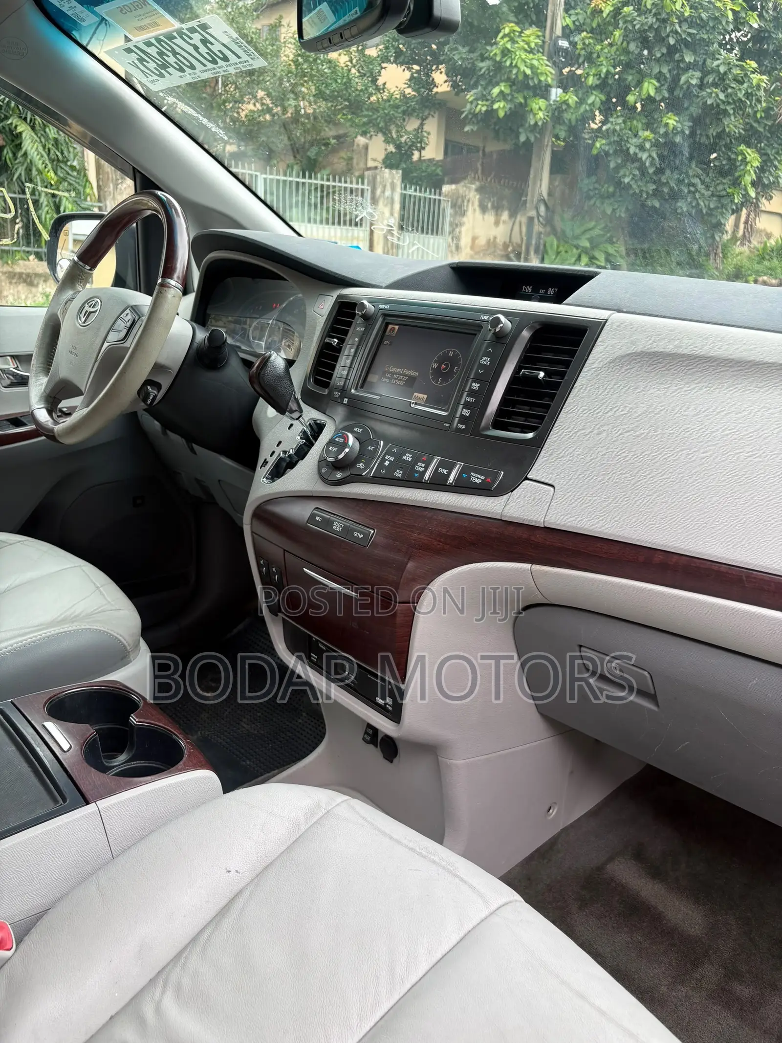 Toyota Sienna 2012 Silver