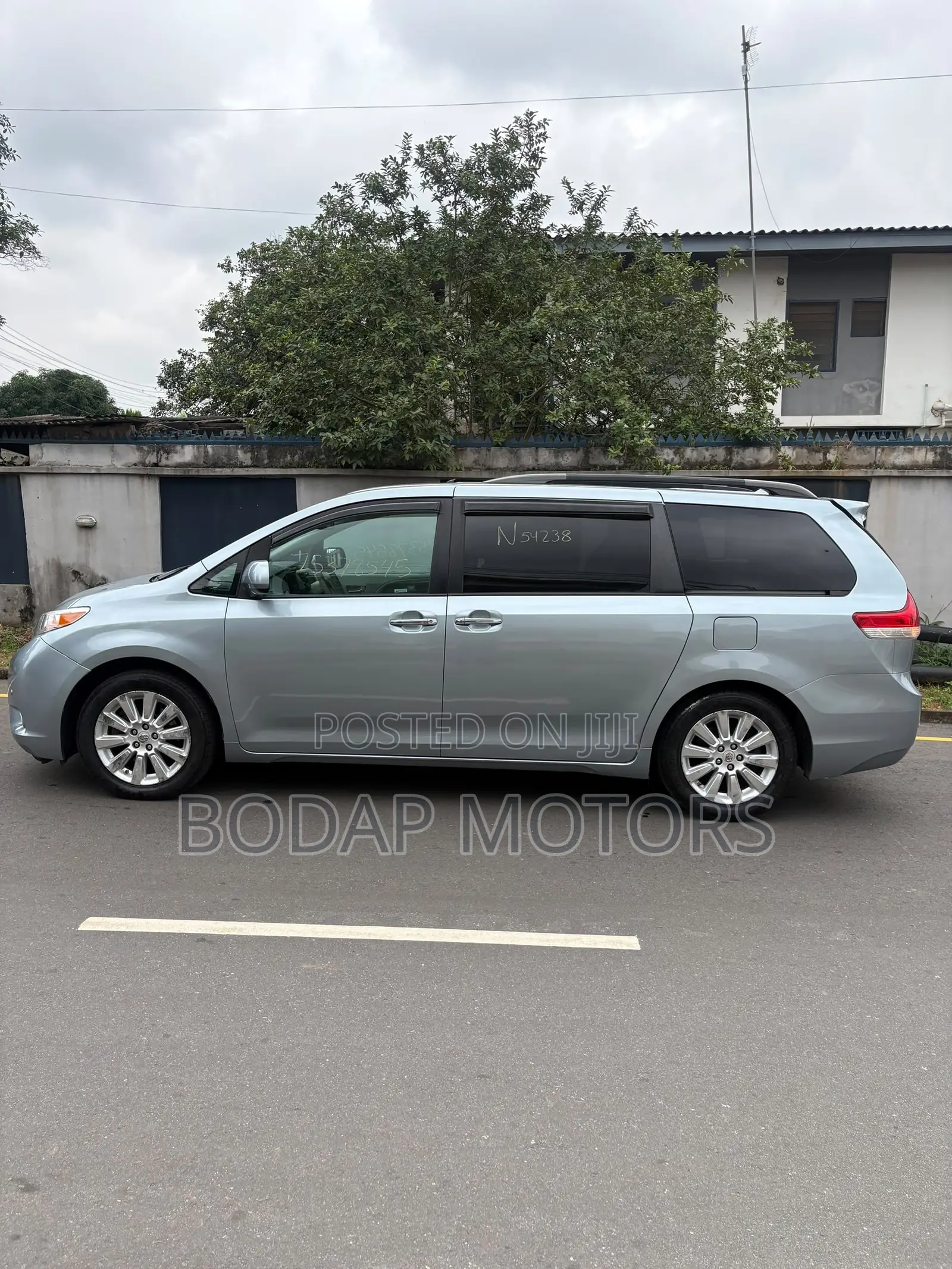 Toyota Sienna 2012 Silver