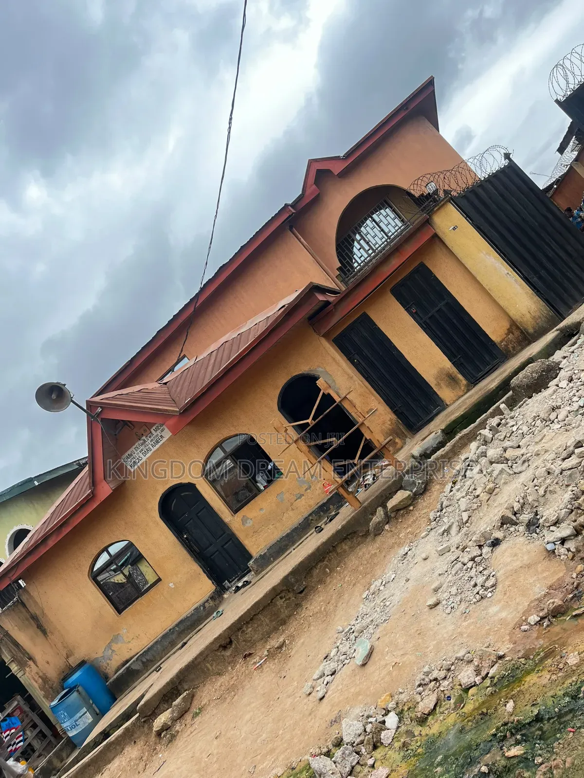 3bdrm Block of Flats in Agbelekale Abulegba for sale
