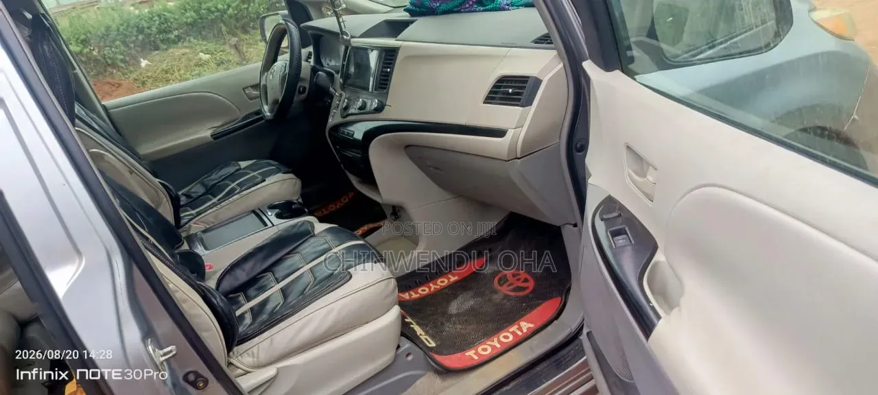 Toyota Sienna 2011 Gray