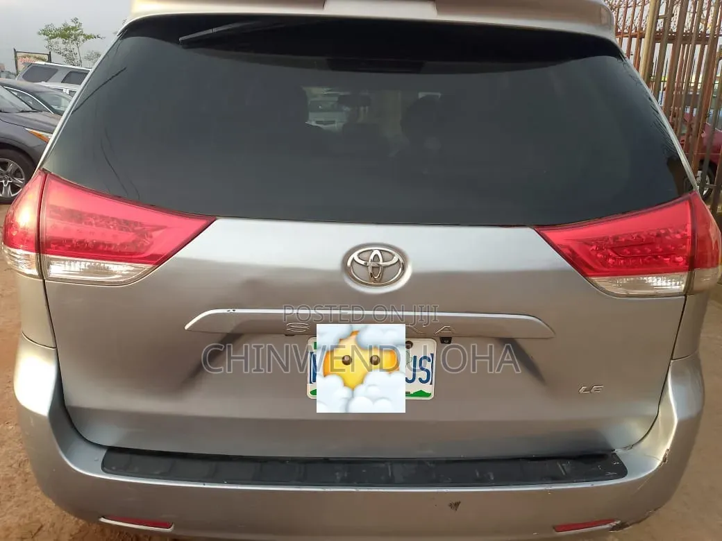 Toyota Sienna 2011 Gray
