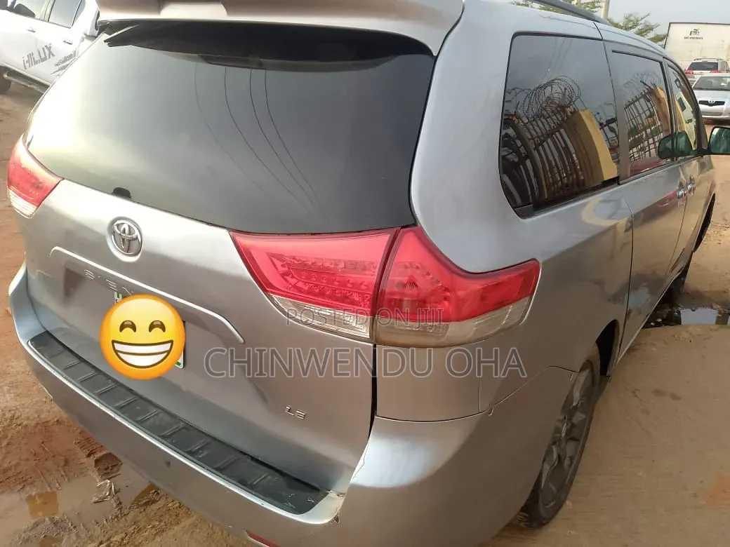 Toyota Sienna 2011 Gray