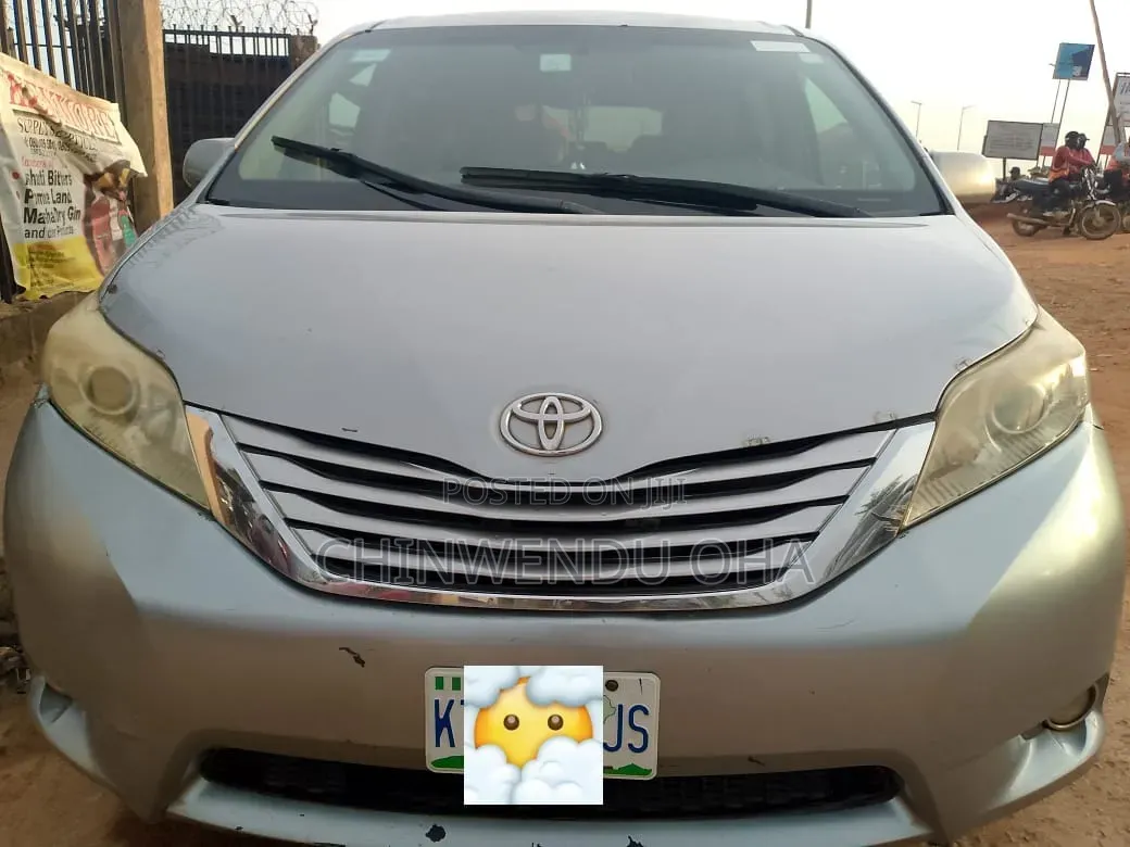 Toyota Sienna 2011 Gray