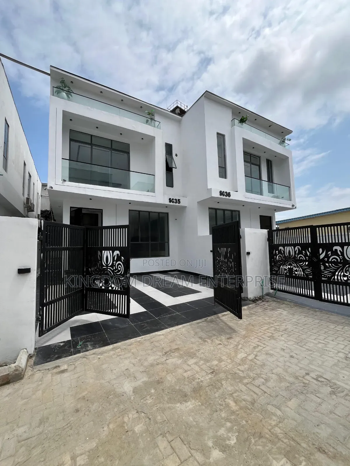 5bdrm Duplex in Chevron Drive Lekki for sale