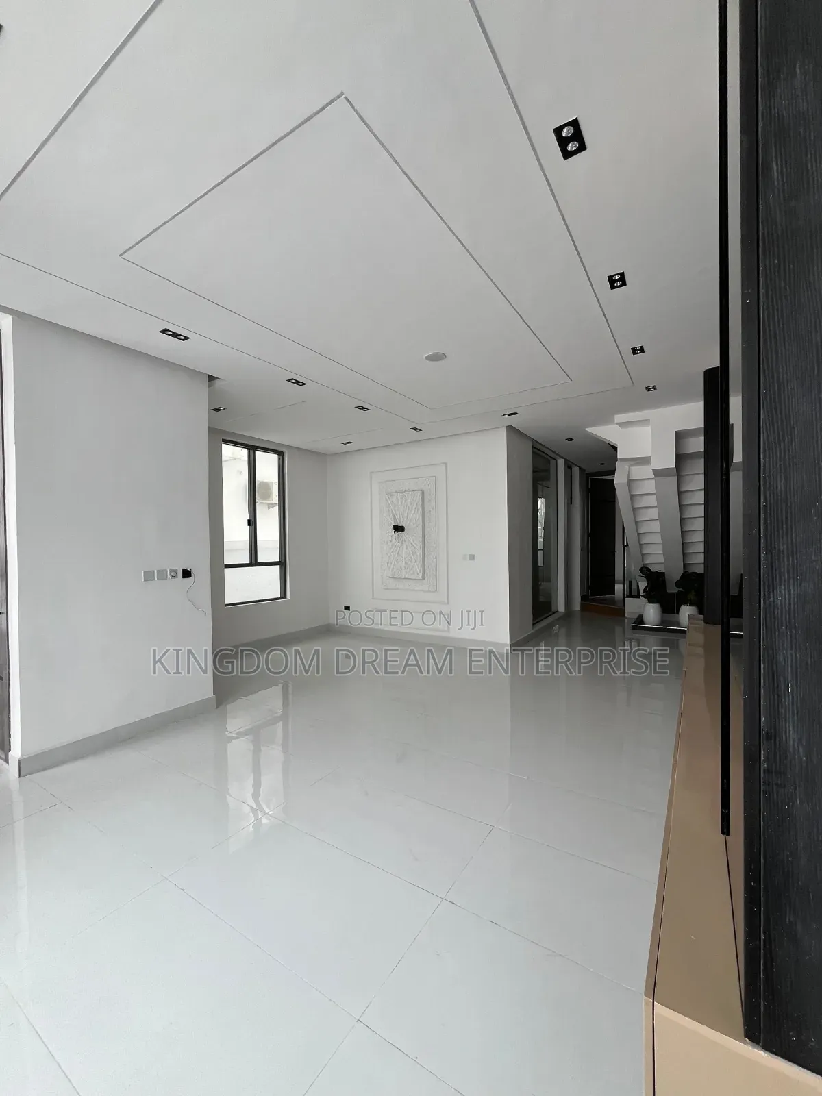 5bdrm Duplex in Chevron Drive Lekki for sale