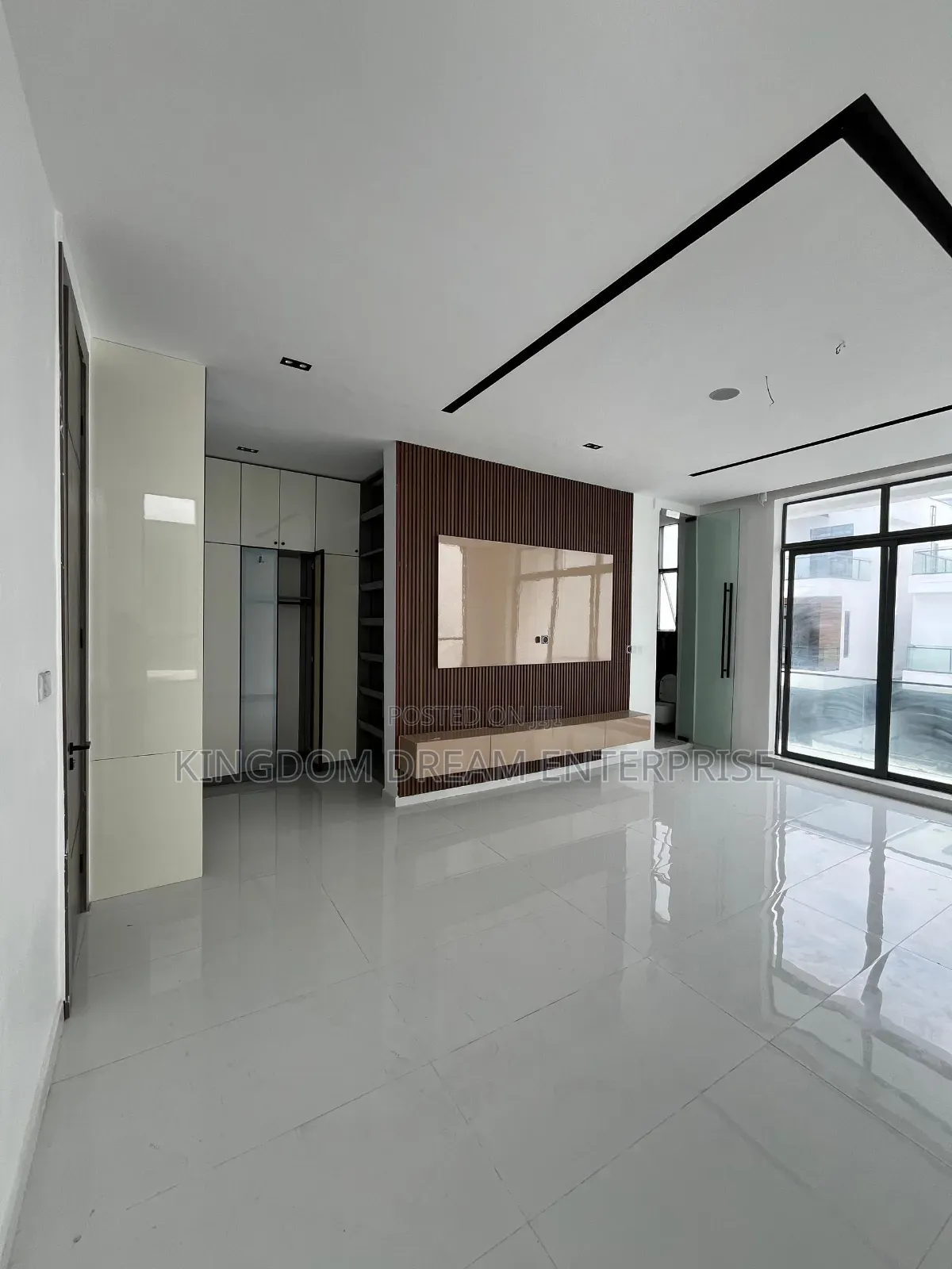 5bdrm Duplex in Chevron Drive Lekki for sale