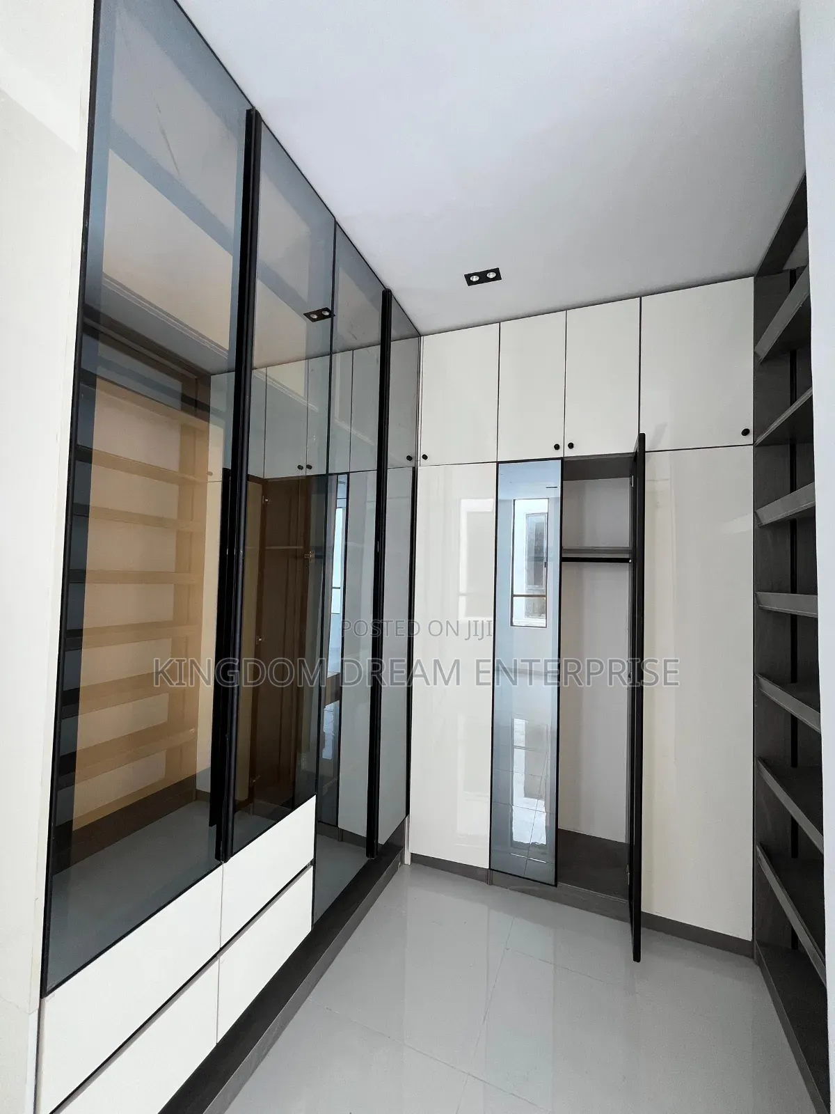 5bdrm Duplex in Chevron Drive Lekki for sale