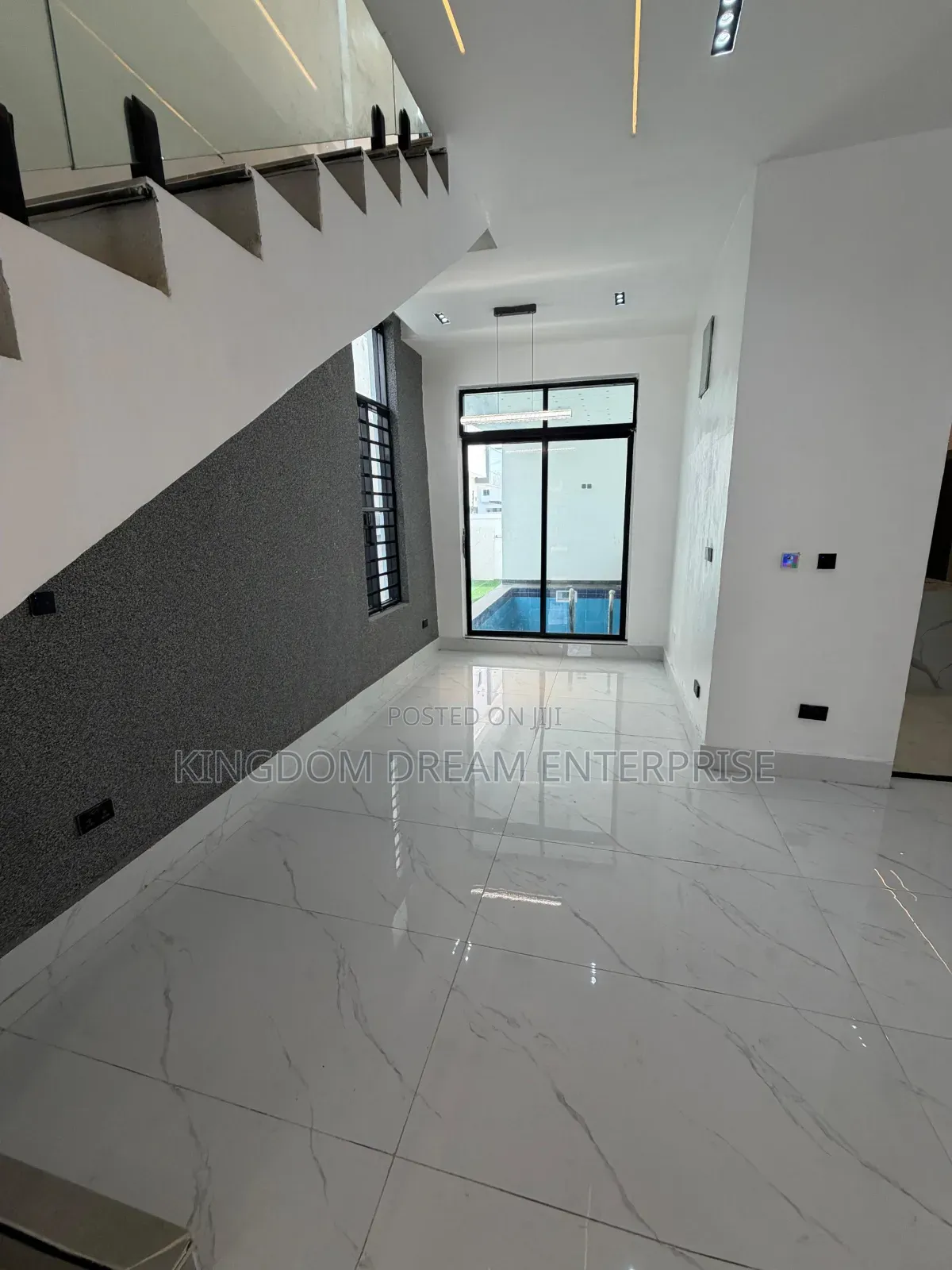 5bdrm Duplex in Chevron Drive Lekki for sale