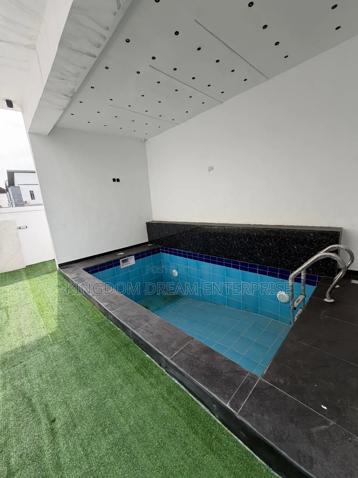 5bdrm Duplex in Chevron Drive Lekki for sale