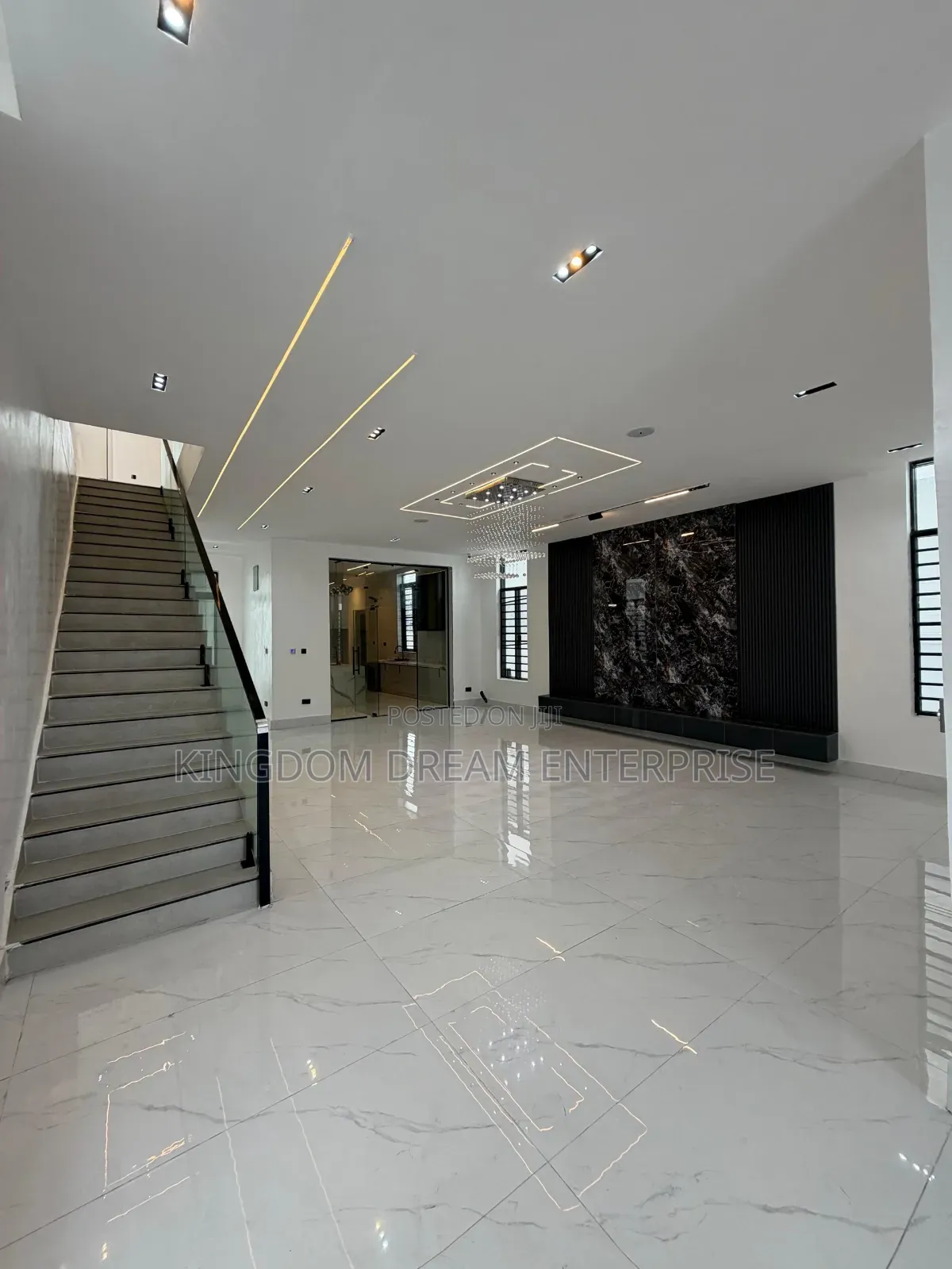 5bdrm Duplex in Chevron Drive Lekki for sale