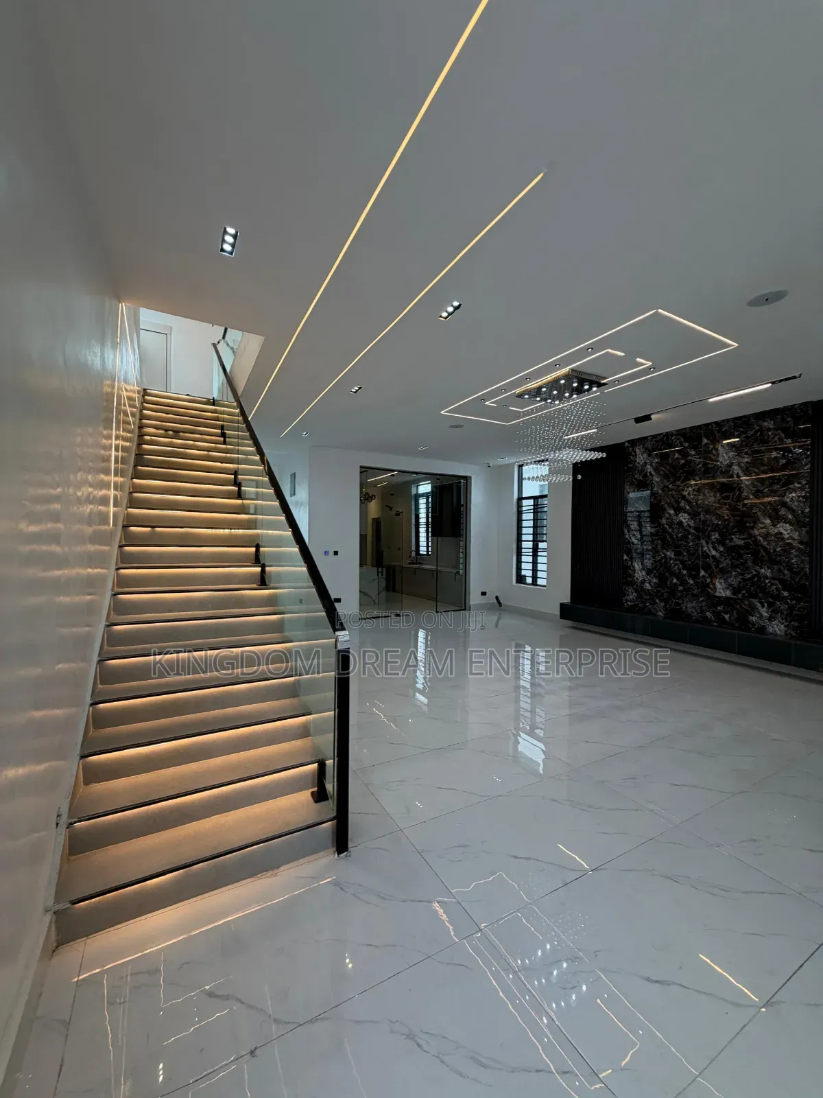 5bdrm Duplex in Chevron Drive Lekki for sale