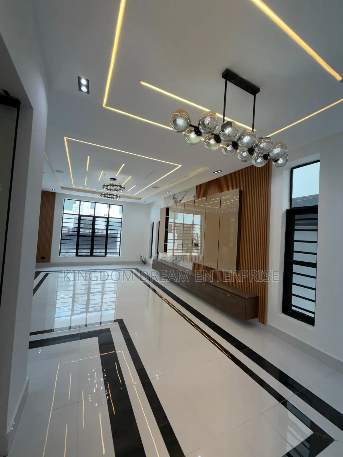 5bdrm Duplex in Chevron Drive Lekki for sale