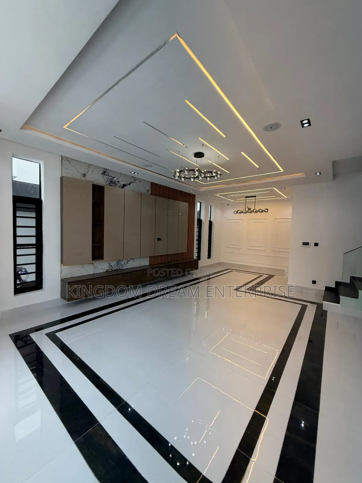 5bdrm Duplex in Chevron Drive Lekki for sale