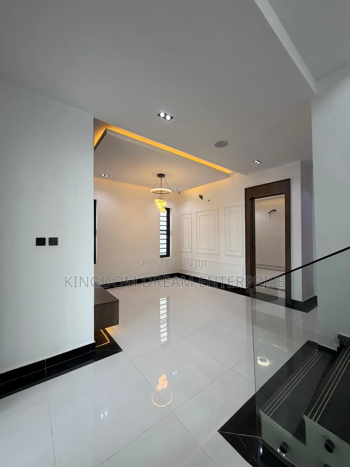 5bdrm Duplex in Chevron Drive Lekki for sale