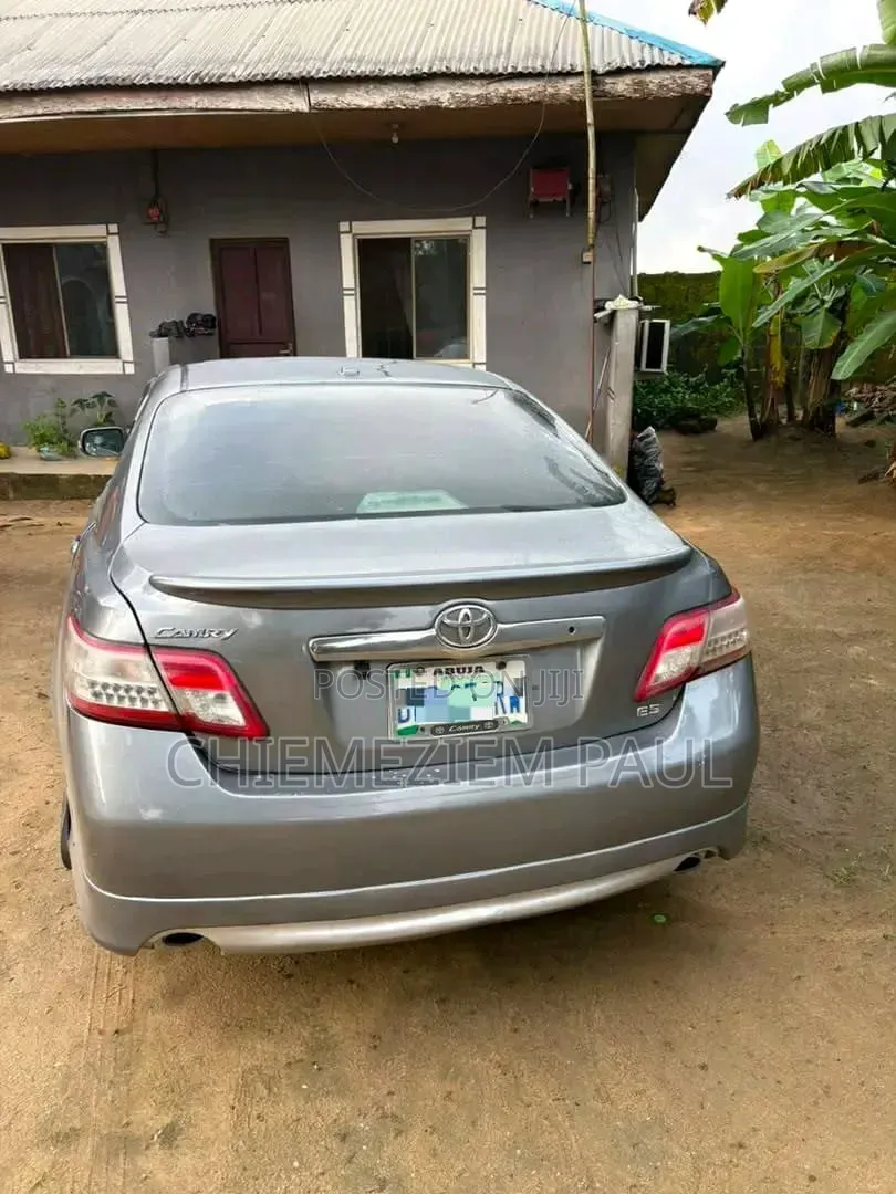 Toyota Camry 2011 Gray