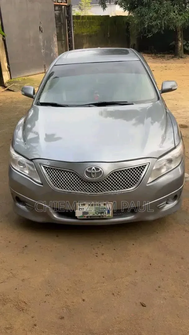 Toyota Camry 2011 Gray