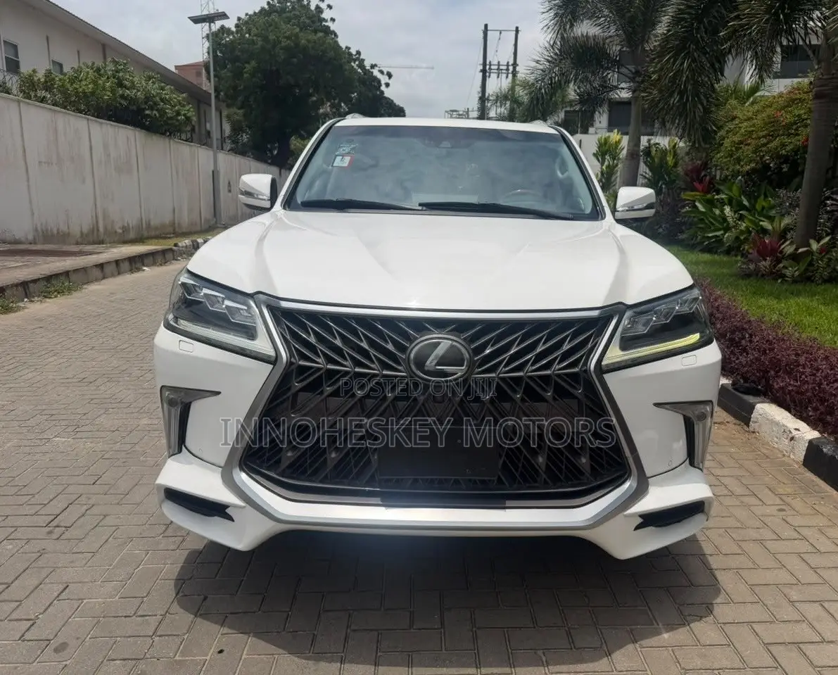 Lexus LX 570 AWD 2016 White