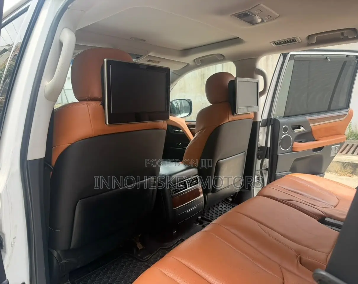 Lexus LX 570 AWD 2016 White
