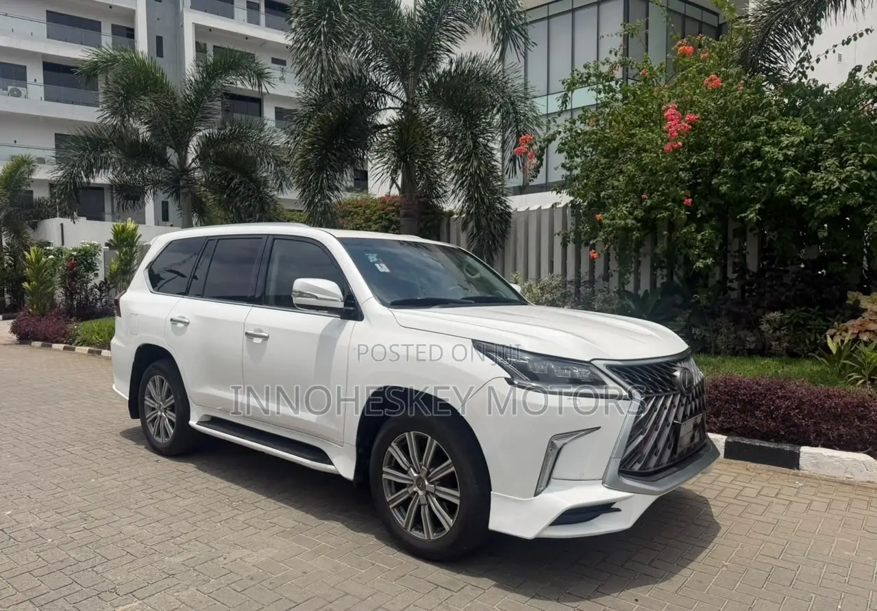 Lexus LX 570 AWD 2016 White