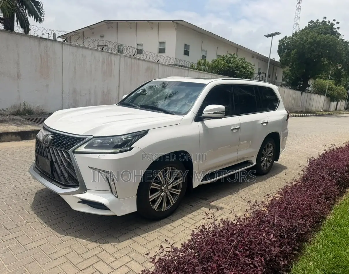 Lexus LX 570 AWD 2016 White