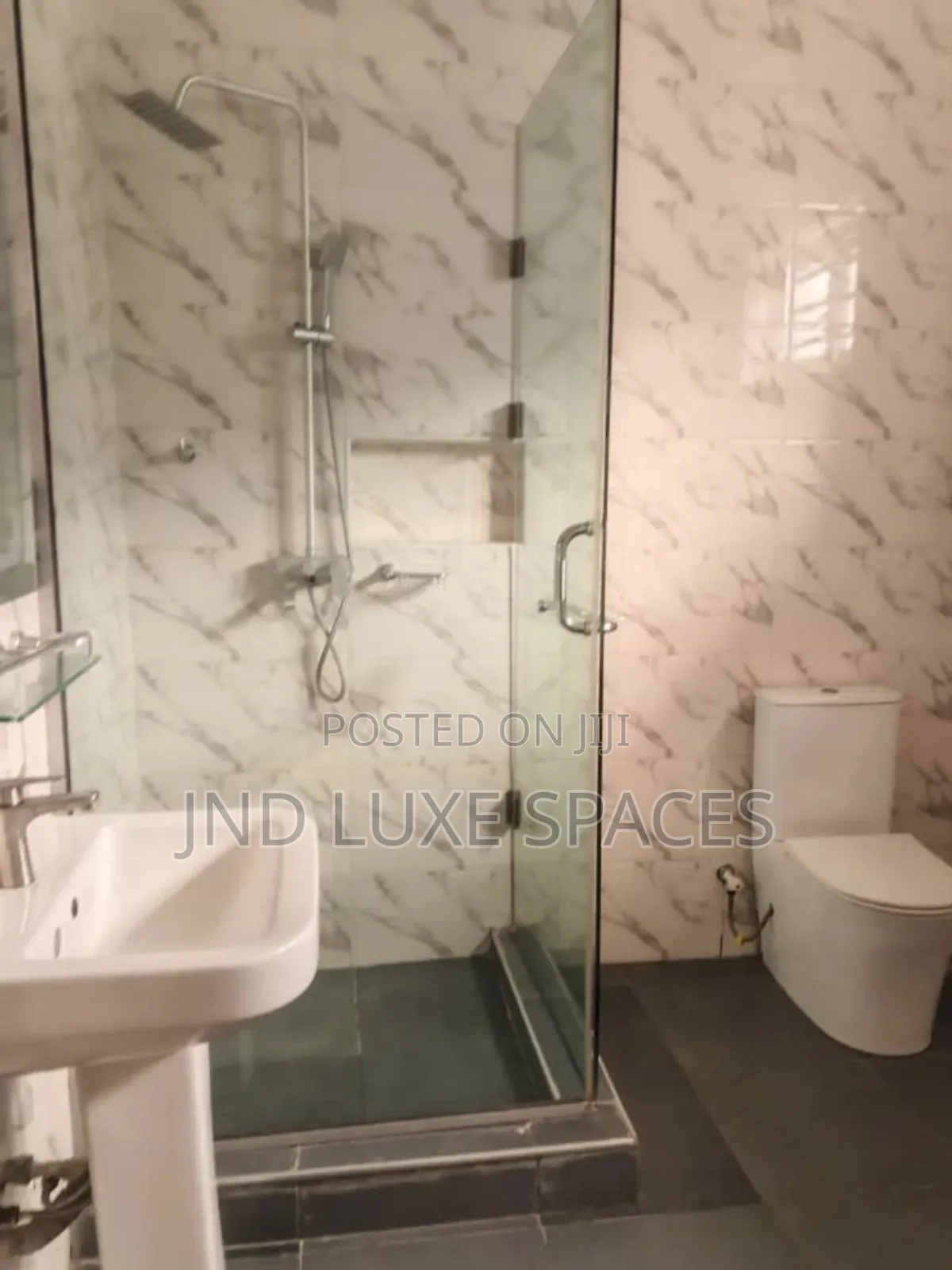 5bdrm Townhouse / Terrace in Ikate for rent