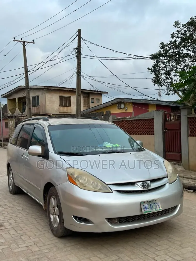Toyota Sienna 2006 Silver