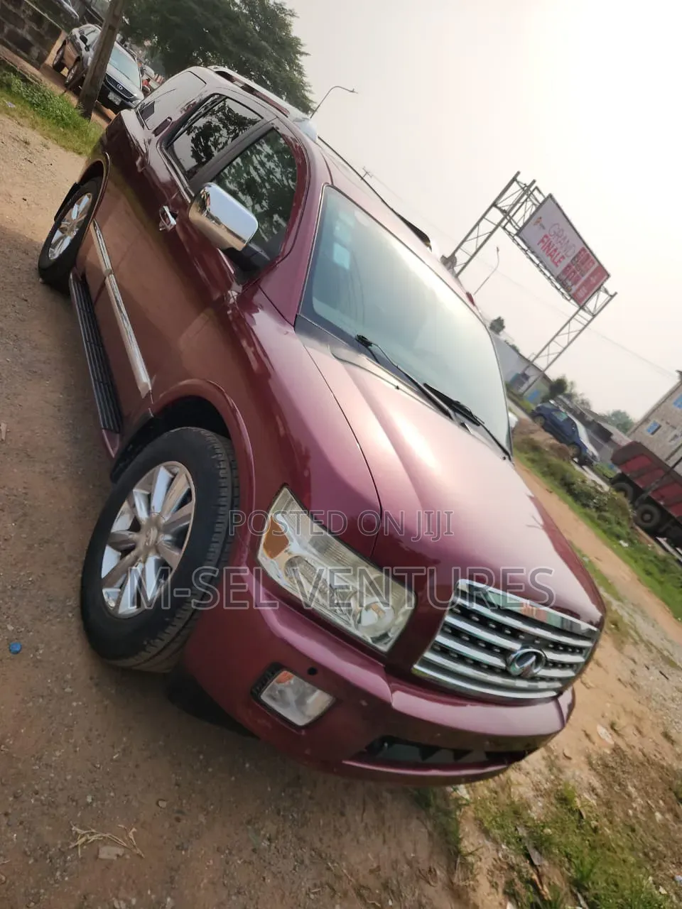 Infiniti QX56 2010 Red