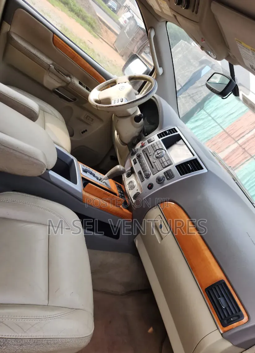 Infiniti QX56 2010 Red