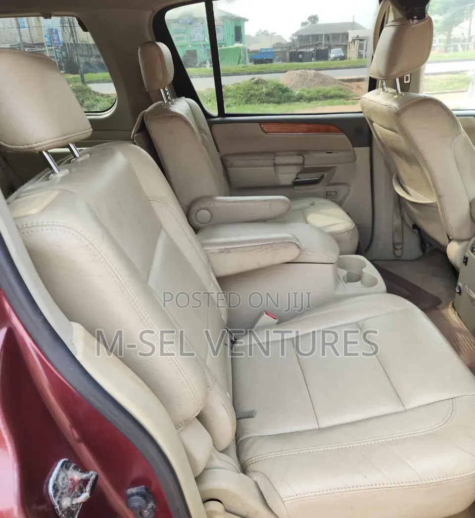Infiniti QX56 2010 Red